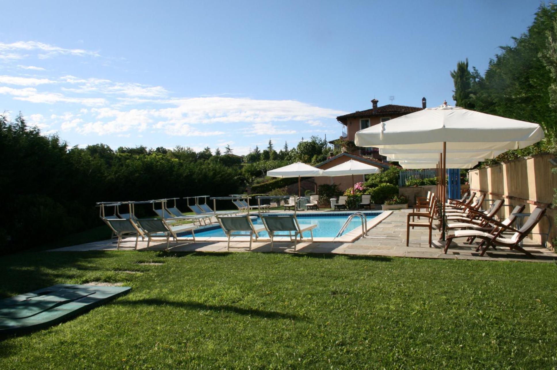 Villa Bricco Dei Cogni La Morra Exterior photo