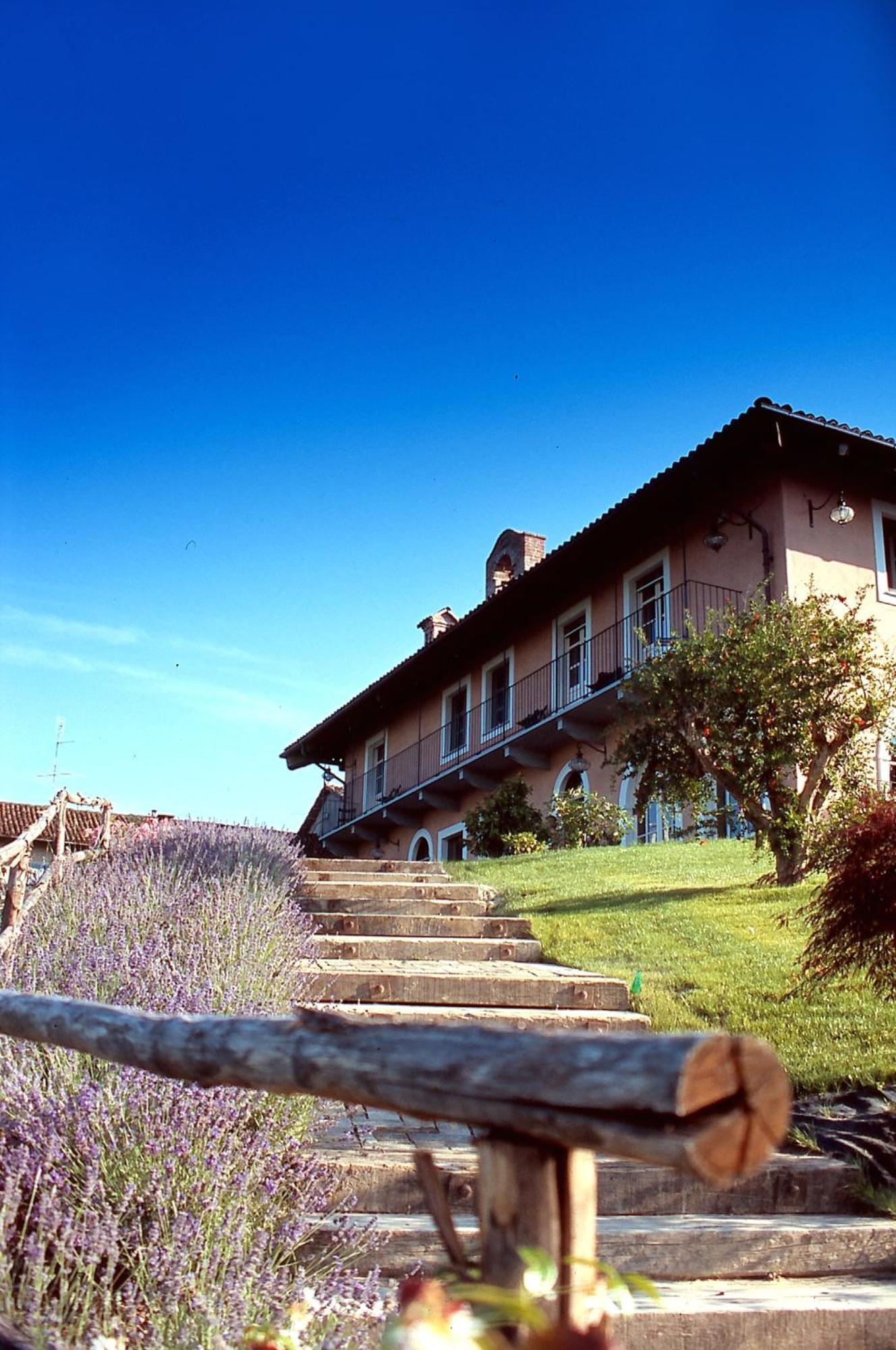 Villa Bricco Dei Cogni La Morra Exterior photo